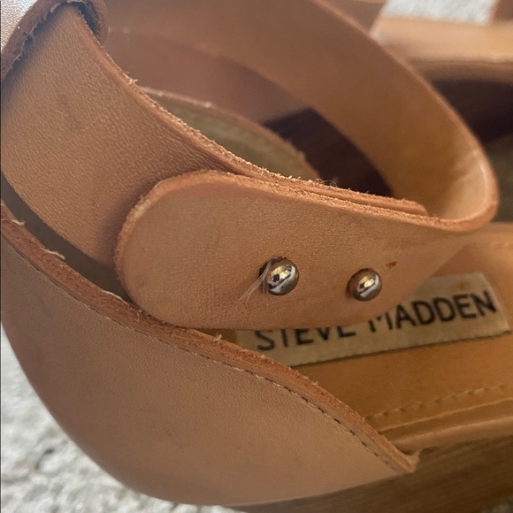 Steve Madden Nilla Camel Cross-Strap leather wedge sandal Sz 8 - Picture 6 of 6
